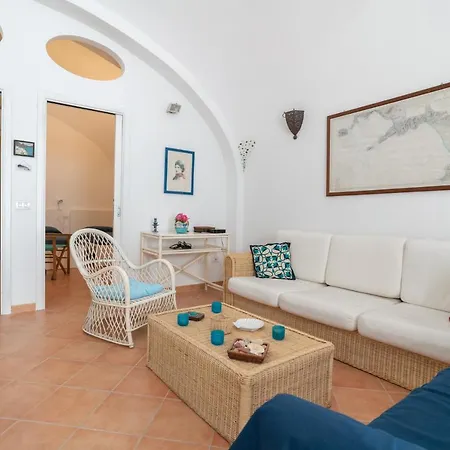 A Due Passi Dal Mare Apartment *